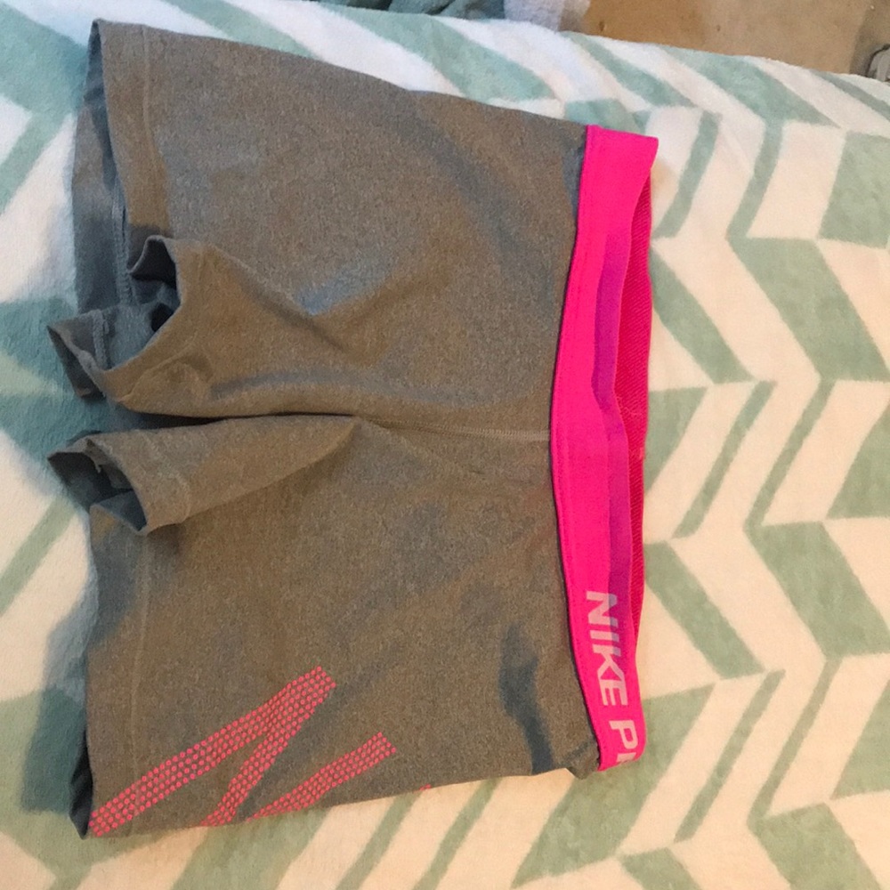 grey & pink nike pros!!